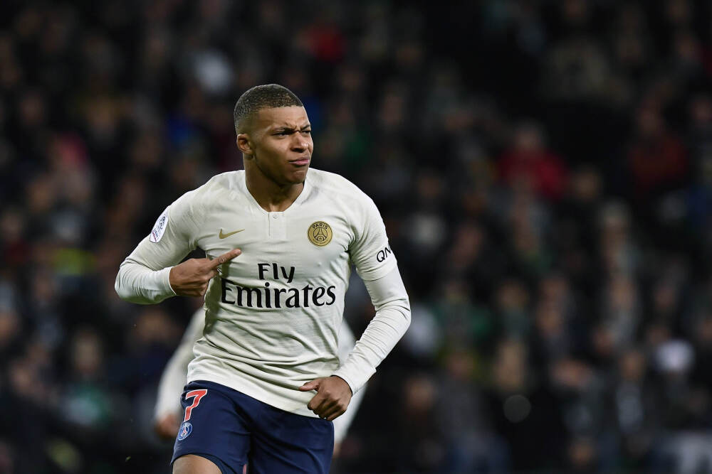 记者：热刺冬窗未求购，格雷茨卡受孔帕尼欣赏而不会离开拜仁